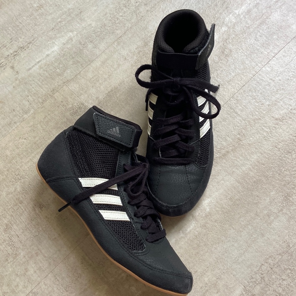 Adidas wrestling shoes kids size 4